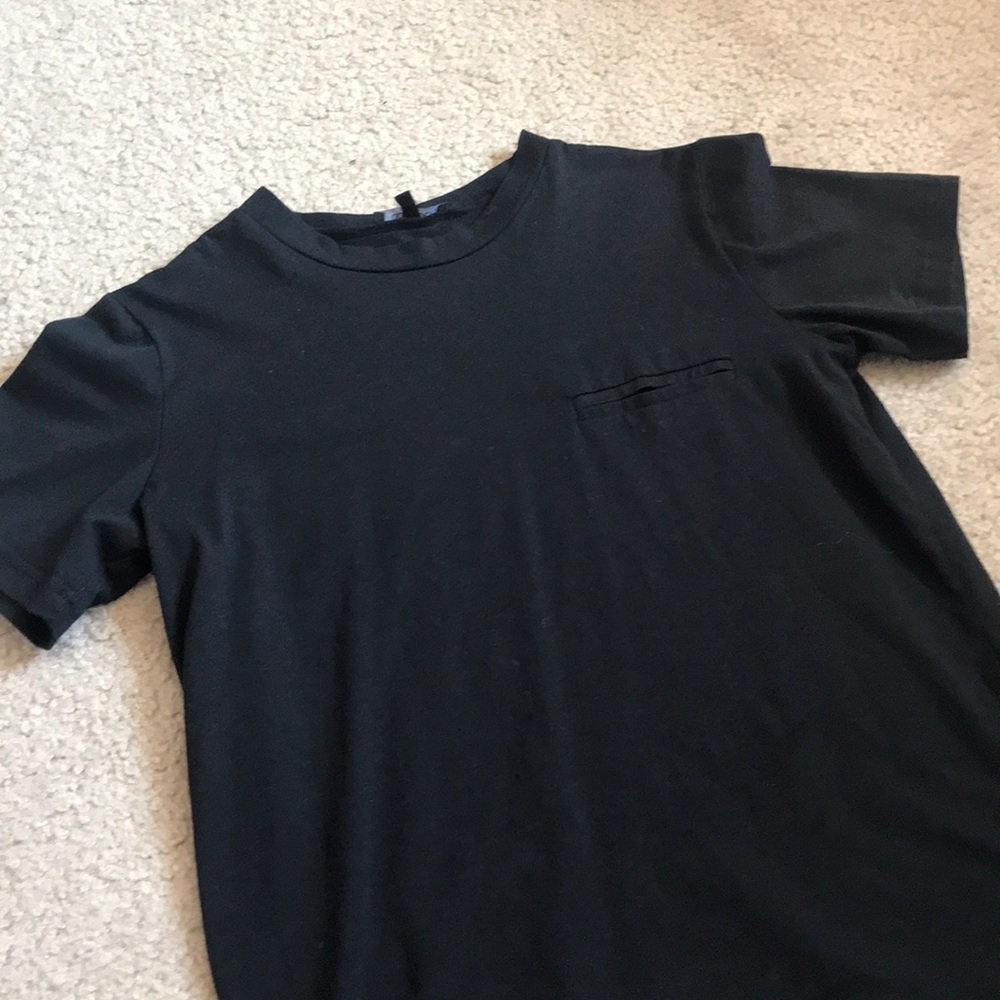 T-Shirt - Picture 2 of 3